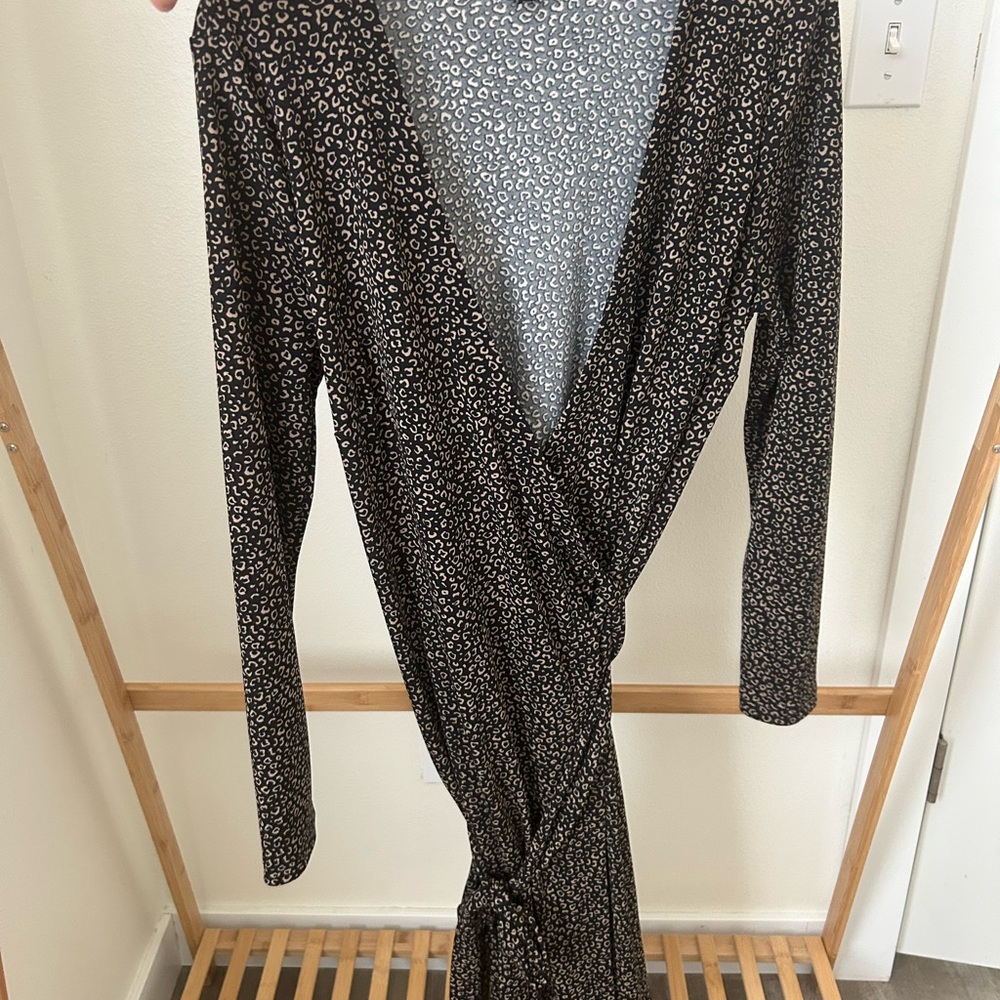 Ann Taylor Black and Cream Patterned Long Sleeve Wrap Dress